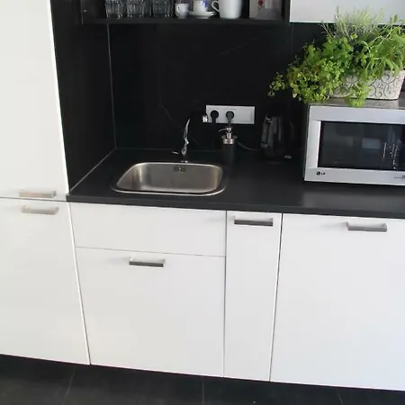 Black&white Апартаменты *